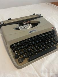 Macchina da scrivere Amica 54