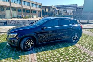 Mercedes GLA 180d color nero pari al nuovo
