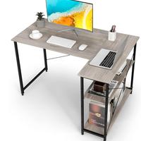 Scrivania grigia da lavoro / studio / gaming