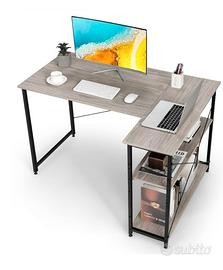 Scrivania grigia da lavoro / studio / gaming