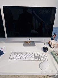 Apple iMac con Tastiera Estesa e Magic Mouse