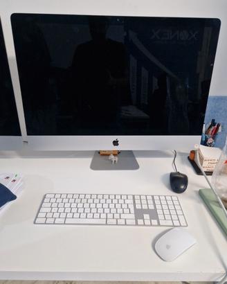 Apple iMac con Tastiera Estesa e Magic Mouse