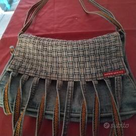 borsetta tracolla in jeans Miss Sikty con frange