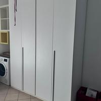 Due armadi a due ante battenti