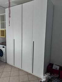 Due armadi a due ante battenti