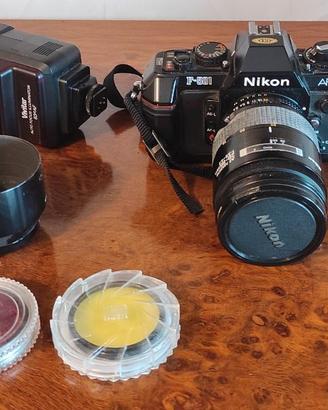 NIKON F-501 - 35mm + obiettivo Nikkor + Flash