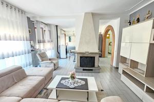 Appartamento mq 120 Ristrutturato 3 camere. U/944