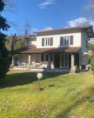 Villa di 160 m² con 5 locali a Massa