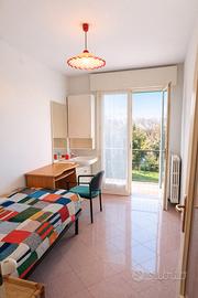 Stanza singola con terrazzo e lavandino