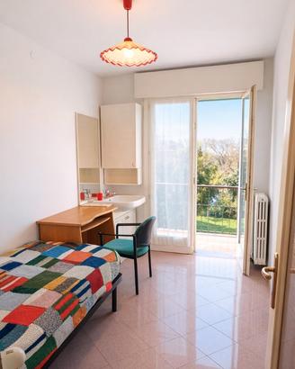 Stanza singola con terrazzo e lavandino