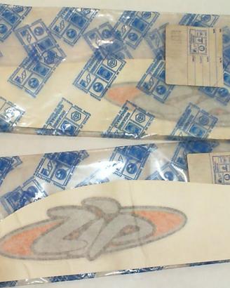 COPPIA TARGHETTE LATERALE ZIP PIAGGIO