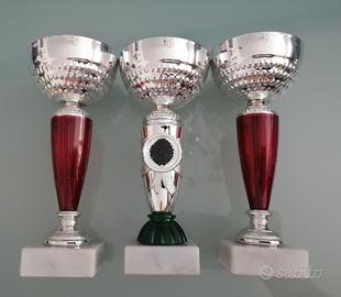 Tre coppe trofei per premiazioni, gare, tornei 