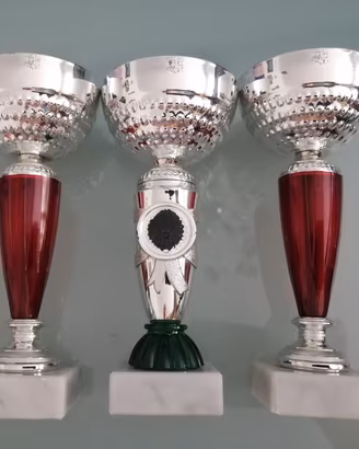 Tre coppe trofei per premiazioni, gare, tornei 