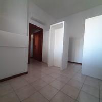 Bilocale con posto auto, uso artigianale