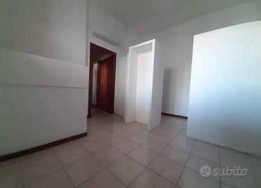 Bilocale con posto auto, uso artigianale