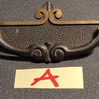 Maniglia snodata A mobili antichi con base piastra