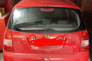 Auto Kia Stonic rossa