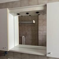 Specchio da bagno con mobile