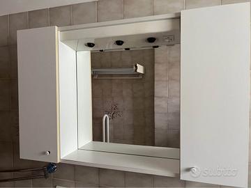 Specchio da bagno con mobile