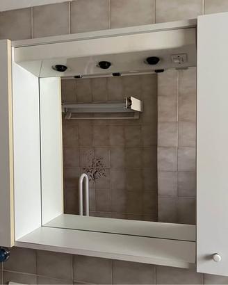 Specchio da bagno con mobile