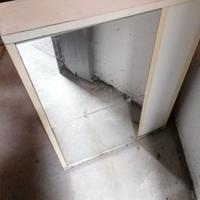 mobile bagno con specchio e luce