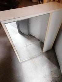 mobile bagno con specchio e luce