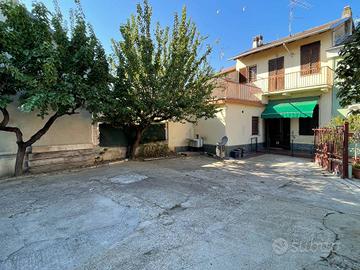 Villetta a schiera di 159 m² con 3 locali e box au