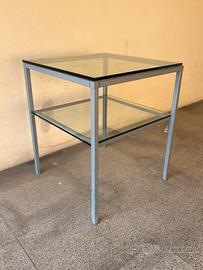 Tavolino in acciaio con ripiani in vetro