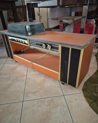 Stereo vintage con giradischi incorporato