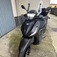 Piaggio Beverly 400 deep black