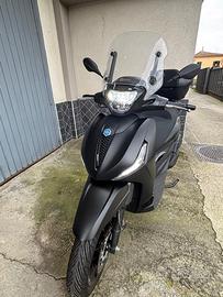 Piaggio Beverly 400 deep black