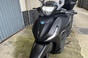 Piaggio Beverly 400 deep black