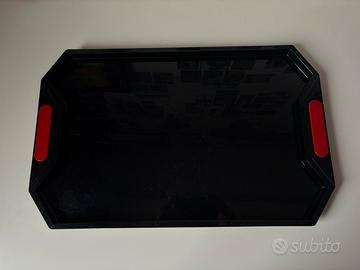 Vassoio Guzzini nero con manici rossi