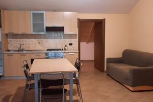 Trilocale arredato in villa-mansardato