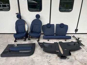 Sedili blu scuro Fiat 500 2021