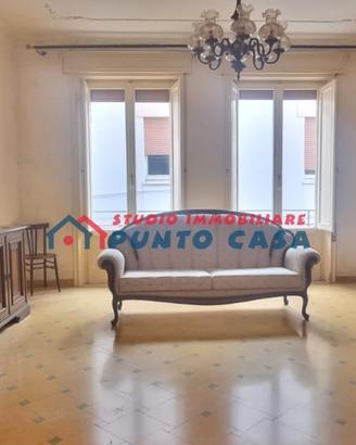 Pressi Corso Italia-Appartamento al 3°p c/a 3 vani