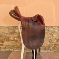 sella da cavallo in cuoio, usata