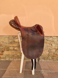 sella da cavallo in cuoio, usata