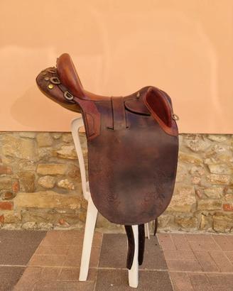 sella da cavallo in cuoio, usata