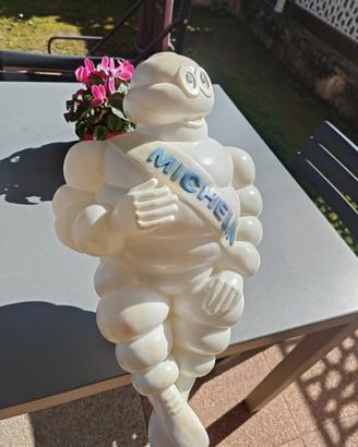 Bibendum omino michelin 