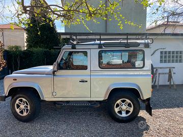 Land Rover Defender td4