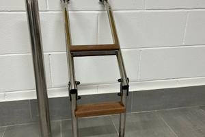 Scaletta Zar 65 più gamba tavolo acciaio