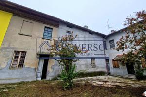 Rustico / Casale di 350 m² con più di 5 locali e b