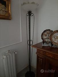 Piantana  in Ferro battuto con luce