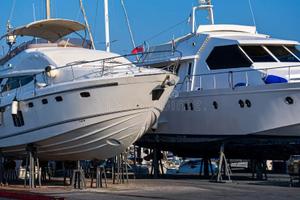 Barca a motore Yacht - anche con lavori da fare