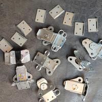 Portavasi  in ferro da appendere alla ringhiera