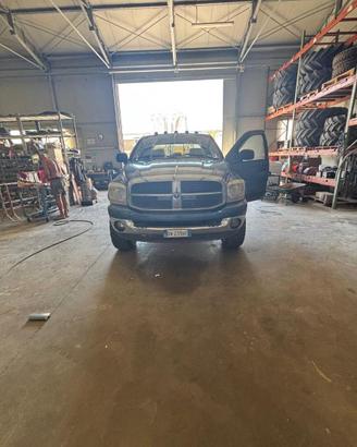 Dodge Ram 1500 5.7 hemi Megacab 2006 2 Gen