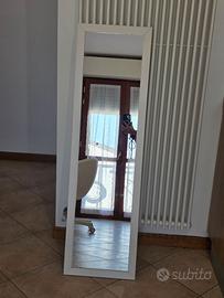 Specchio verticale da appendere.