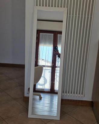 Specchio verticale da appendere.