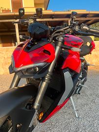 Ducati Streetfighter V2 153 CV